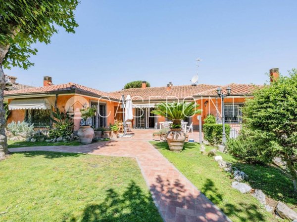 casa indipendente in vendita a Roma in zona Infernetto