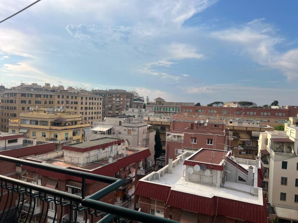 appartamento in vendita a Roma in zona Appio Latino