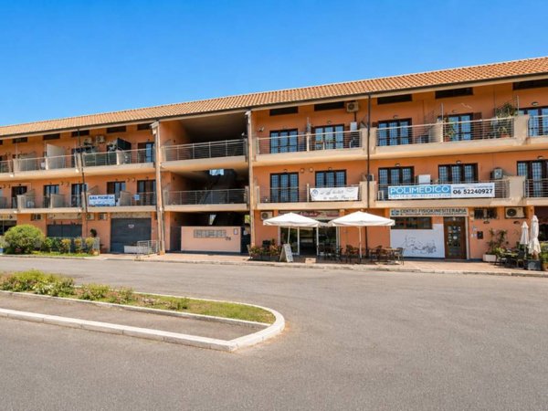 intera palazzina in vendita a Roma in zona Infernetto