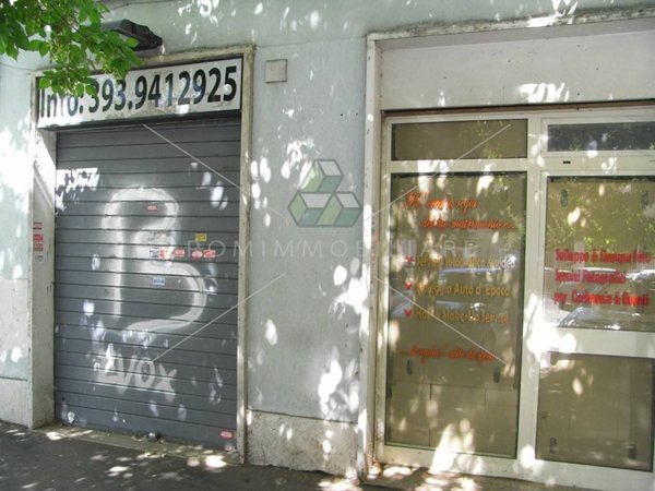 negozio in vendita a Roma in zona Cinecittà