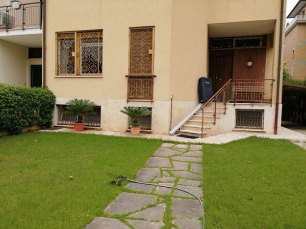 casa indipendente in vendita a Roma in zona Monte Sacro/Talenti