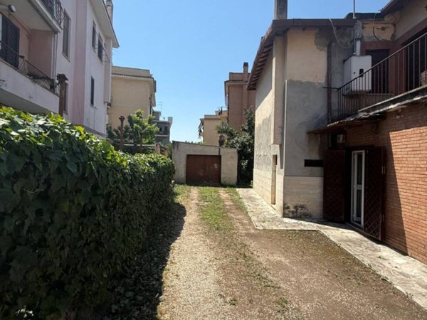 casa indipendente in vendita a Roma in zona Grottarossa