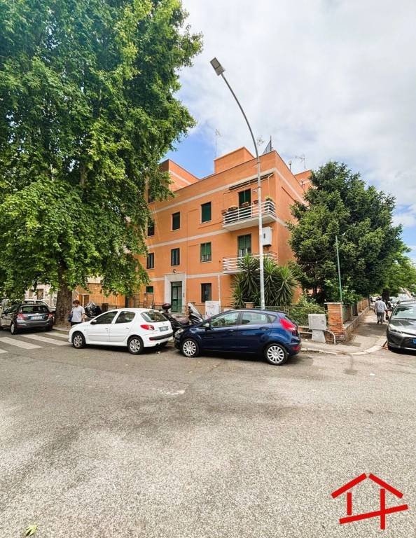appartamento in vendita a Roma in zona Tuscolano