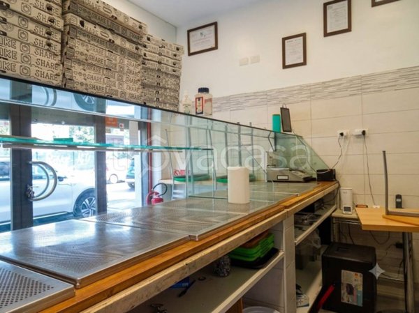 negozio in vendita a Roma in zona Ardeatino