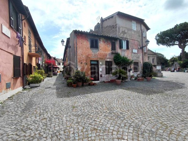 negozio in vendita a Roma in zona Ostia Antica
