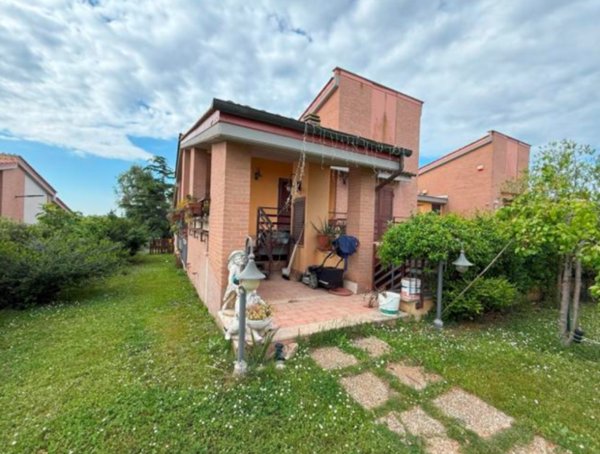 casa indipendente in vendita a Roma in zona Massimina/Casal Lumbroso