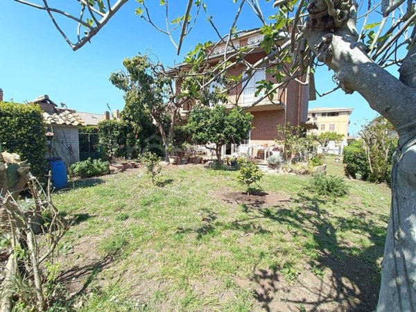 casa indipendente in vendita a Roma in zona Osteria Nuova