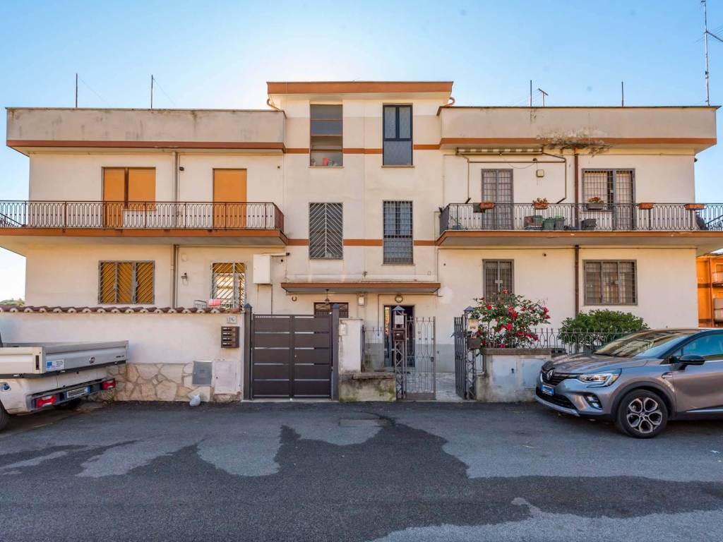 appartamento in vendita a Roma in zona Tor Bella Monaca
