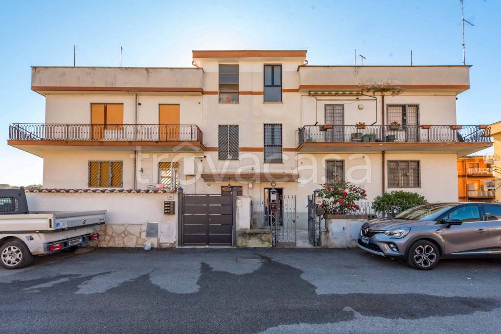 appartamento in vendita a Roma in zona Tor Bella Monaca