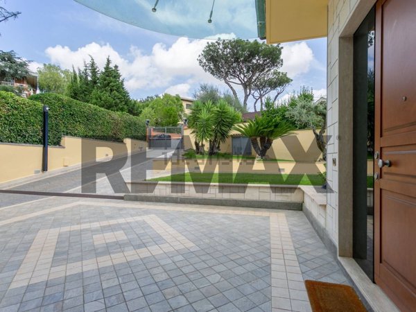 casa indipendente in vendita a Roma