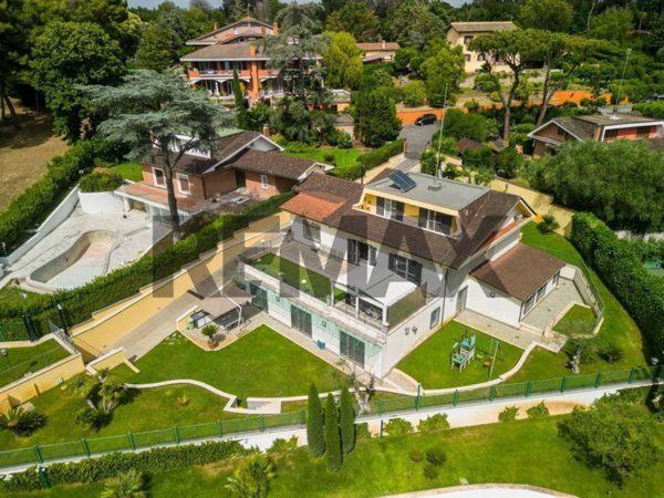 casa indipendente in vendita a Roma
