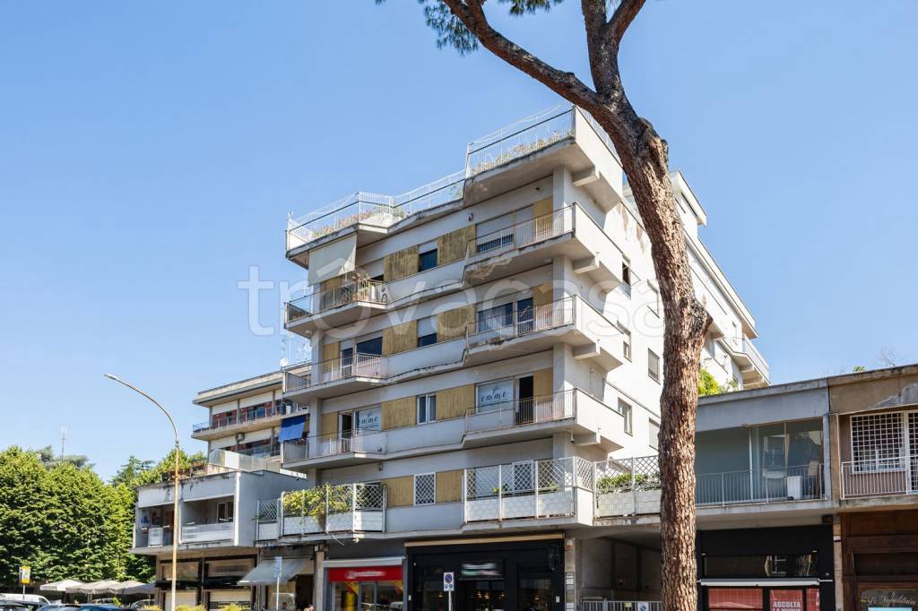 appartamento in vendita a Roma in zona EUR