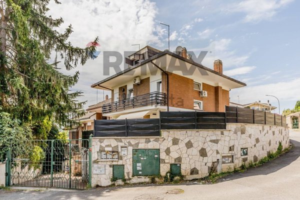 casa indipendente in vendita a Roma in zona EUR