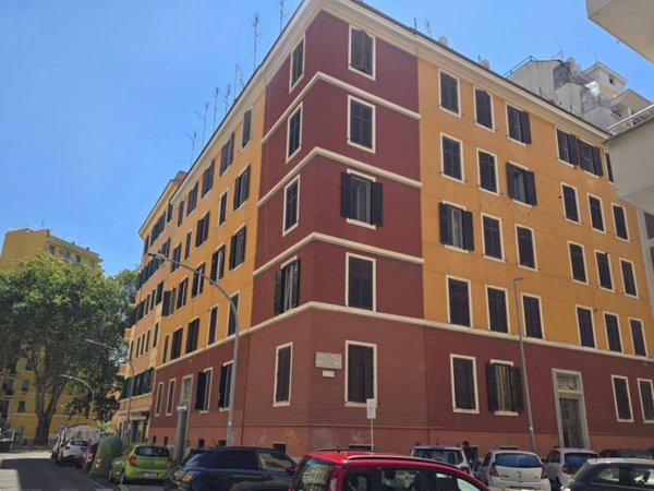 appartamento in vendita a Roma in zona Appio Latino