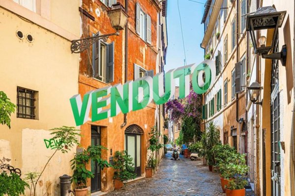 appartamento in vendita a Roma in zona Rione Regola