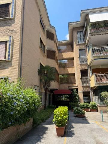 appartamento in vendita a Roma in zona Tor di Quinto