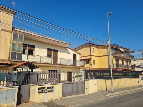 appartamento in vendita a Roma in zona Giardini di Corcolle
