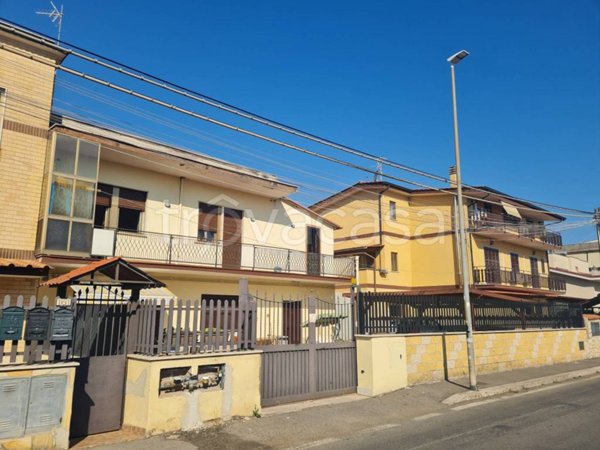 appartamento in vendita a Roma in zona Giardini di Corcolle
