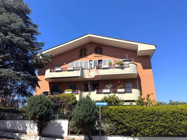 appartamento in vendita a Roma in zona Torre Angela