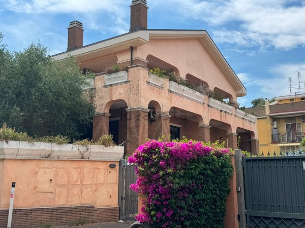 casa indipendente in vendita a Roma in zona Acilia