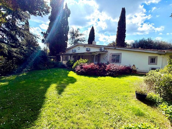 casa indipendente in vendita a Roma in zona Prima Porta