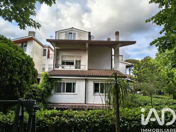 casa indipendente in vendita a Roma in zona Casal Palocco