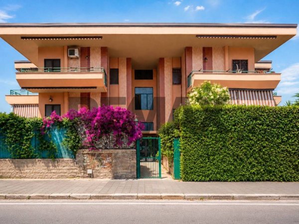 appartamento in vendita a Roma in zona Mostacciano