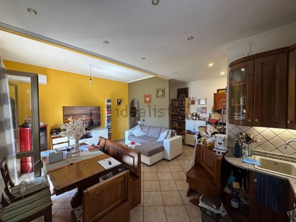 appartamento in vendita a Roma in zona Falcognana