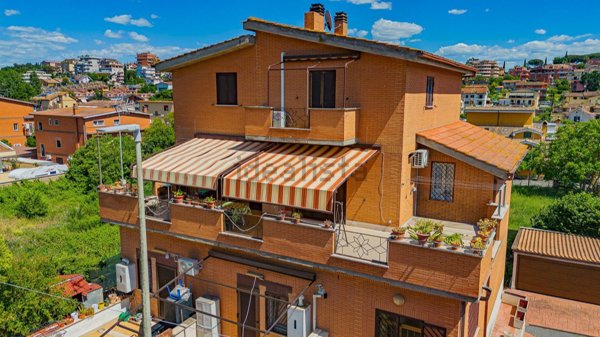 appartamento in vendita a Roma in zona Selva Candida