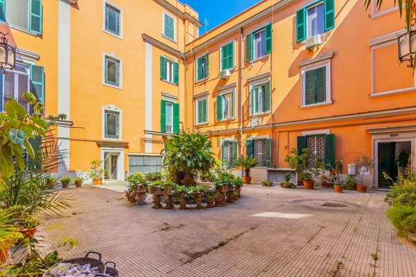 appartamento in vendita a Roma in zona Ostiense