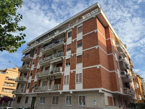 appartamento in vendita a Roma in zona Ostiense