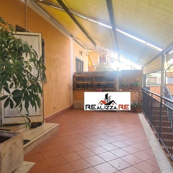 appartamento in vendita a Roma in zona Torre Angela