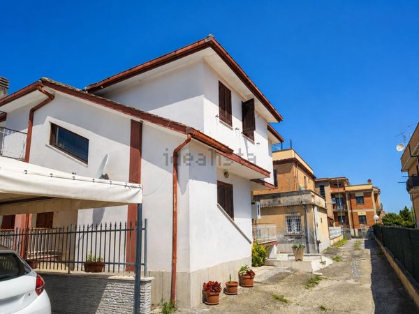 appartamento in vendita a Roma in zona Lunghezza