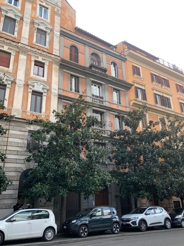 appartamento in vendita a Roma in zona Rione Monti/Campitelli
