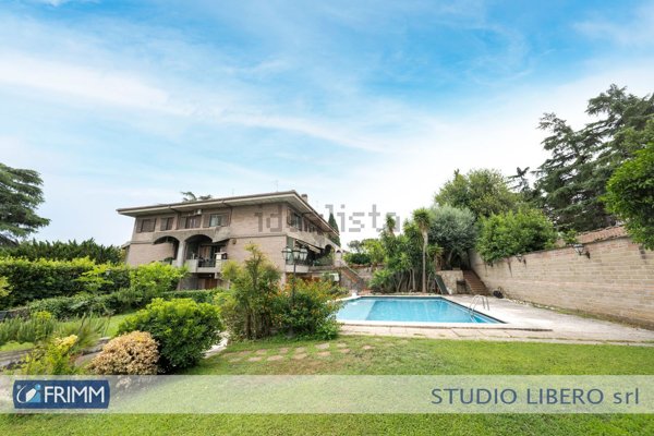 casa indipendente in vendita a Roma in zona Mostacciano