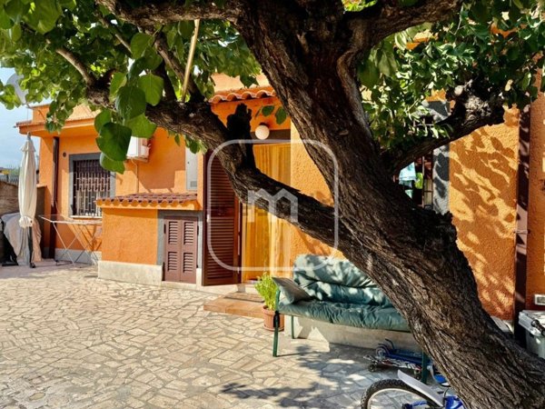 appartamento in vendita a Roma in zona Case Rosse