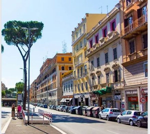 locale commerciale in vendita a Roma in zona Rione Regola