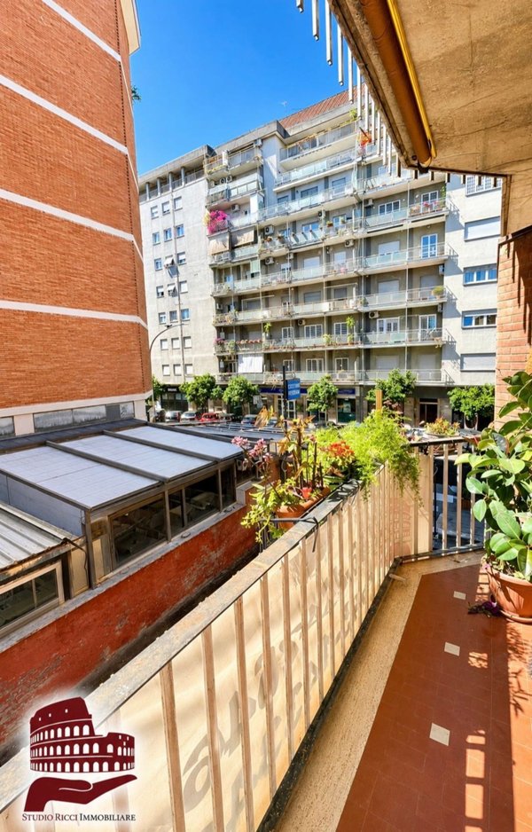 appartamento in vendita a Roma in zona Ardeatino