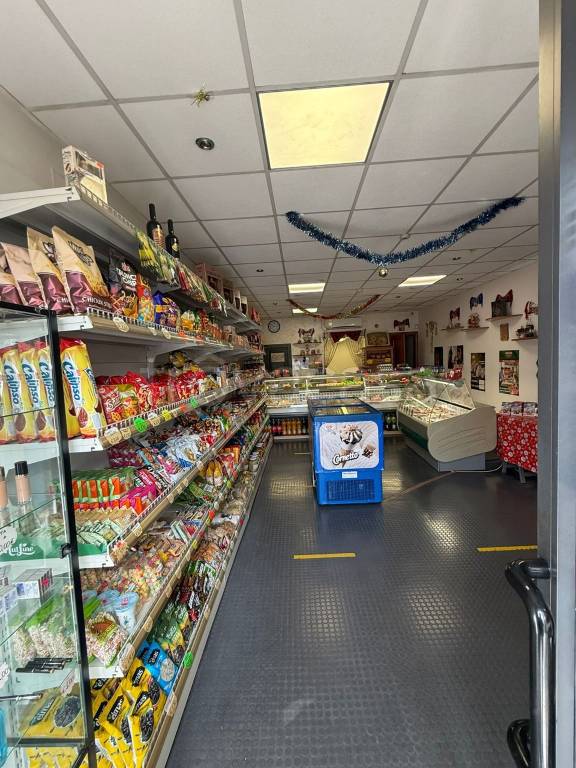 negozio in vendita a Roma in zona Tomba di Nerone