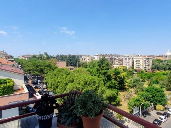 appartamento in vendita a Roma in zona Ardeatino