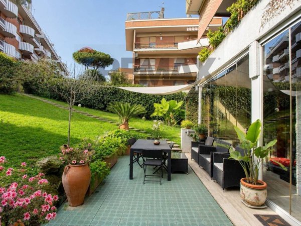 appartamento in vendita a Roma in zona Mostacciano