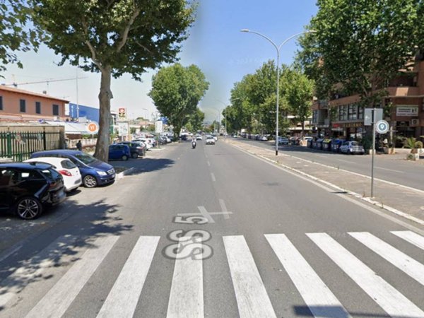 negozio in vendita a Roma in zona Ponte Mammolo