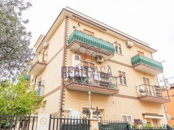 appartamento in vendita a Roma in zona Torre Angela