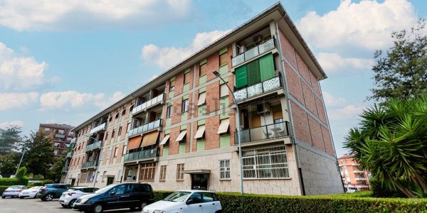 appartamento in vendita a Roma in zona Torre Spaccata