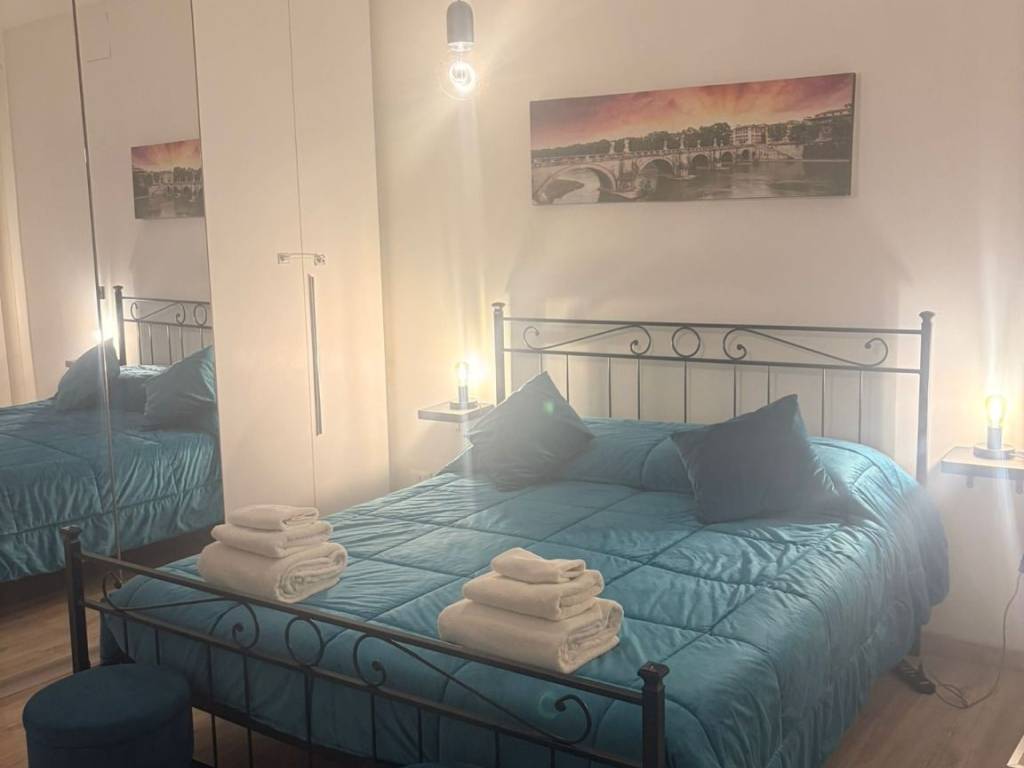 negozio in vendita a Roma in zona Rione Monti/Campitelli