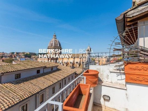 appartamento in vendita a Roma in zona Rione Regola