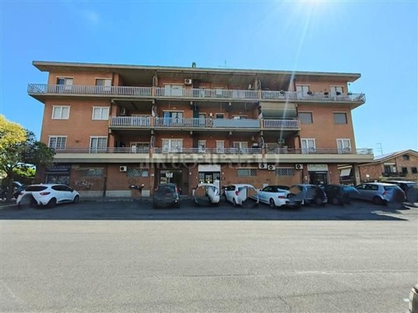 appartamento in vendita a Roma in zona Casal Morena