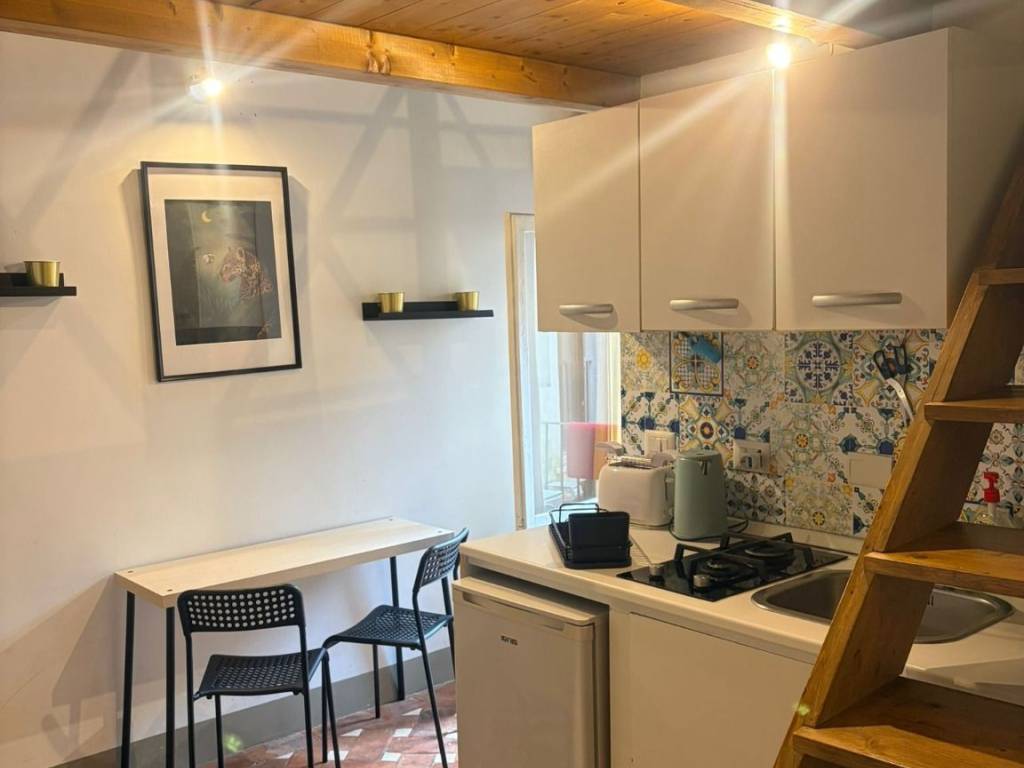 negozio in vendita a Roma in zona Rione Regola