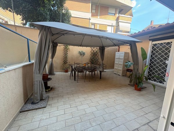 appartamento in vendita a Roma in zona Appio Latino