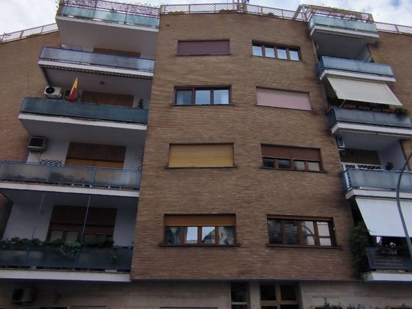 locale commerciale in vendita a Roma